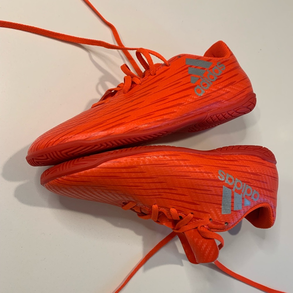 Adidas boys indoor soccer sneakers. Red. Size: US 4